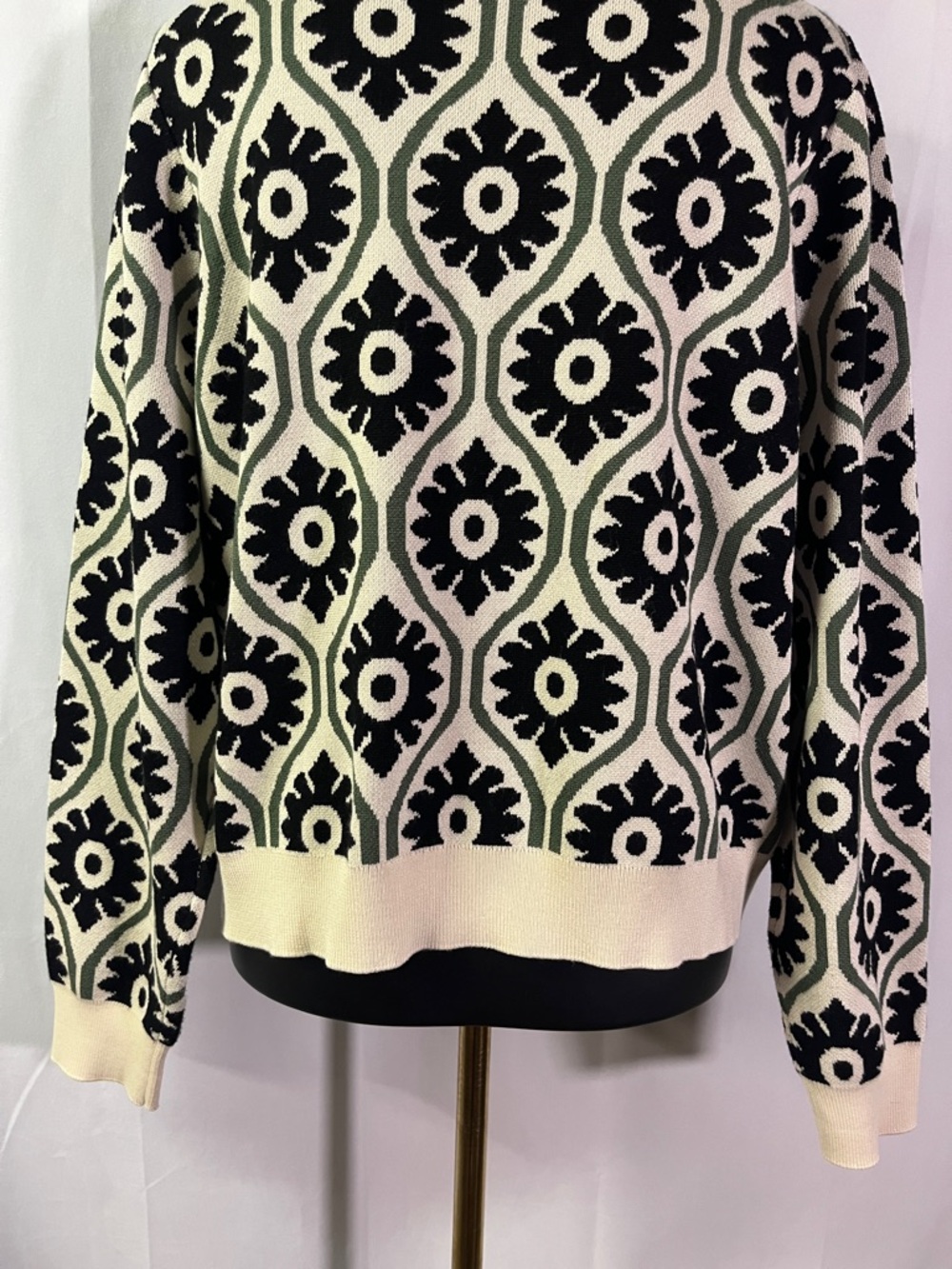 Adrianna Papell Cream Green & Black Printed Long Sleeve Boxy Crewneck Sweater - Picture 13 of 16